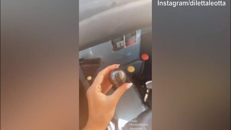 Diletta Leotta guida, ma...che paura!