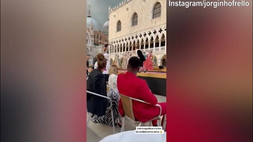 Sfilata Dolce e Gabbana a Venezia, presente anche Jorginho