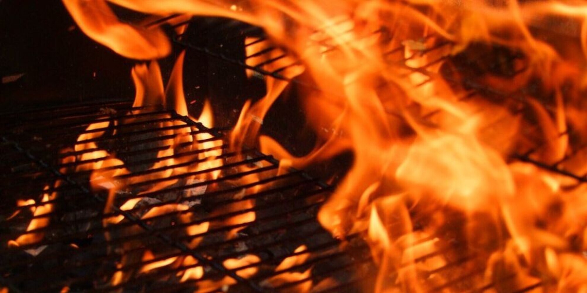 Milano, fa il barbecue in cortile: il vicino scende e spara