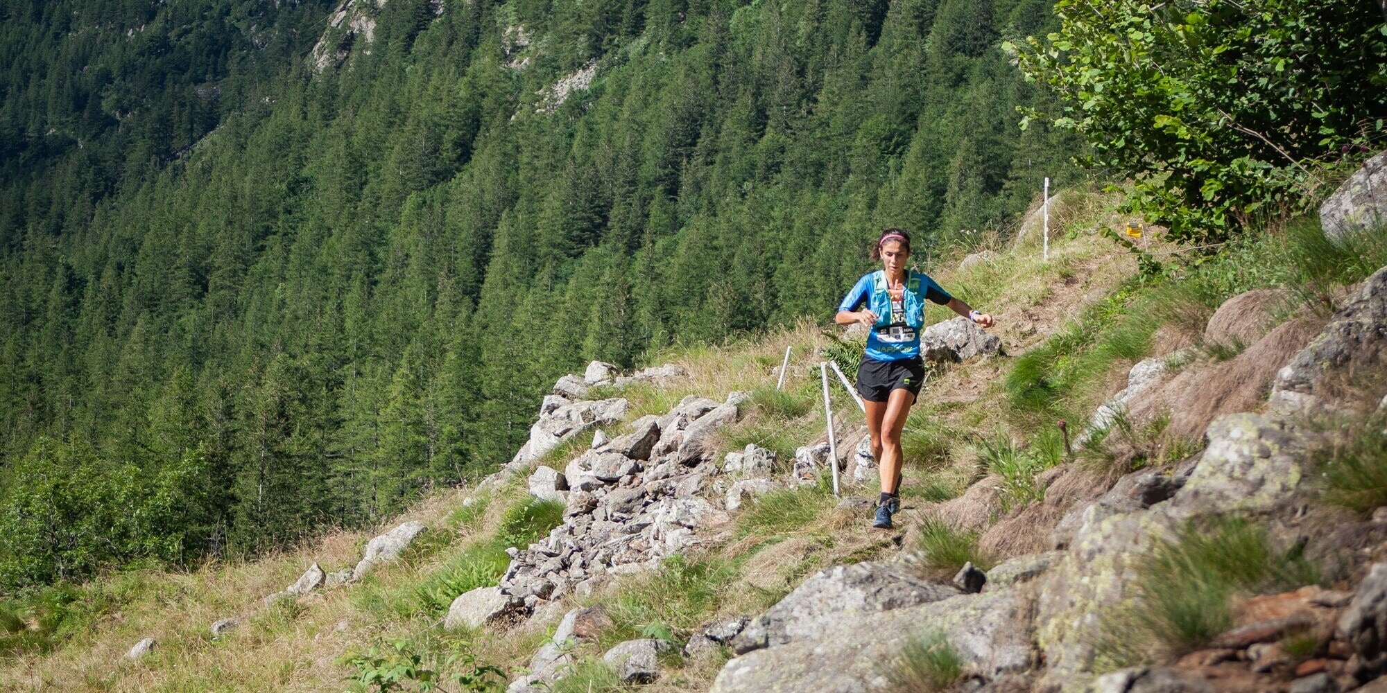 Svelate T-Shirt e medaglia del I° HOKA Ultra Trail Lago Maggiore 2021. Si corre sabato 18 settembre