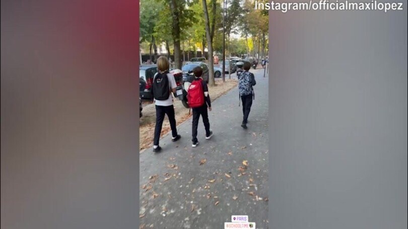 Maxi Lopez accompagna i figli a scuola
