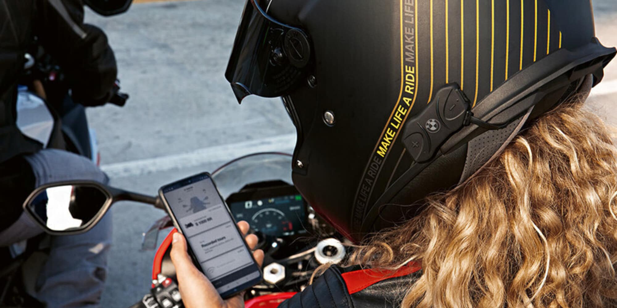 L'allarme di Apple: le moto di grossa cilindrata danneggiano gli smartphone