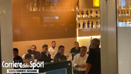 Roma, il discorso di Mourinho davanti ai Friedkin. Poi l’abbraccio a Pellegrini