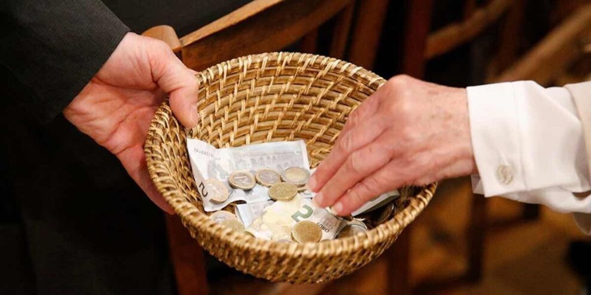 Parroco arrestato per spaccio di droga acquistata con le offerte dei fedeli
