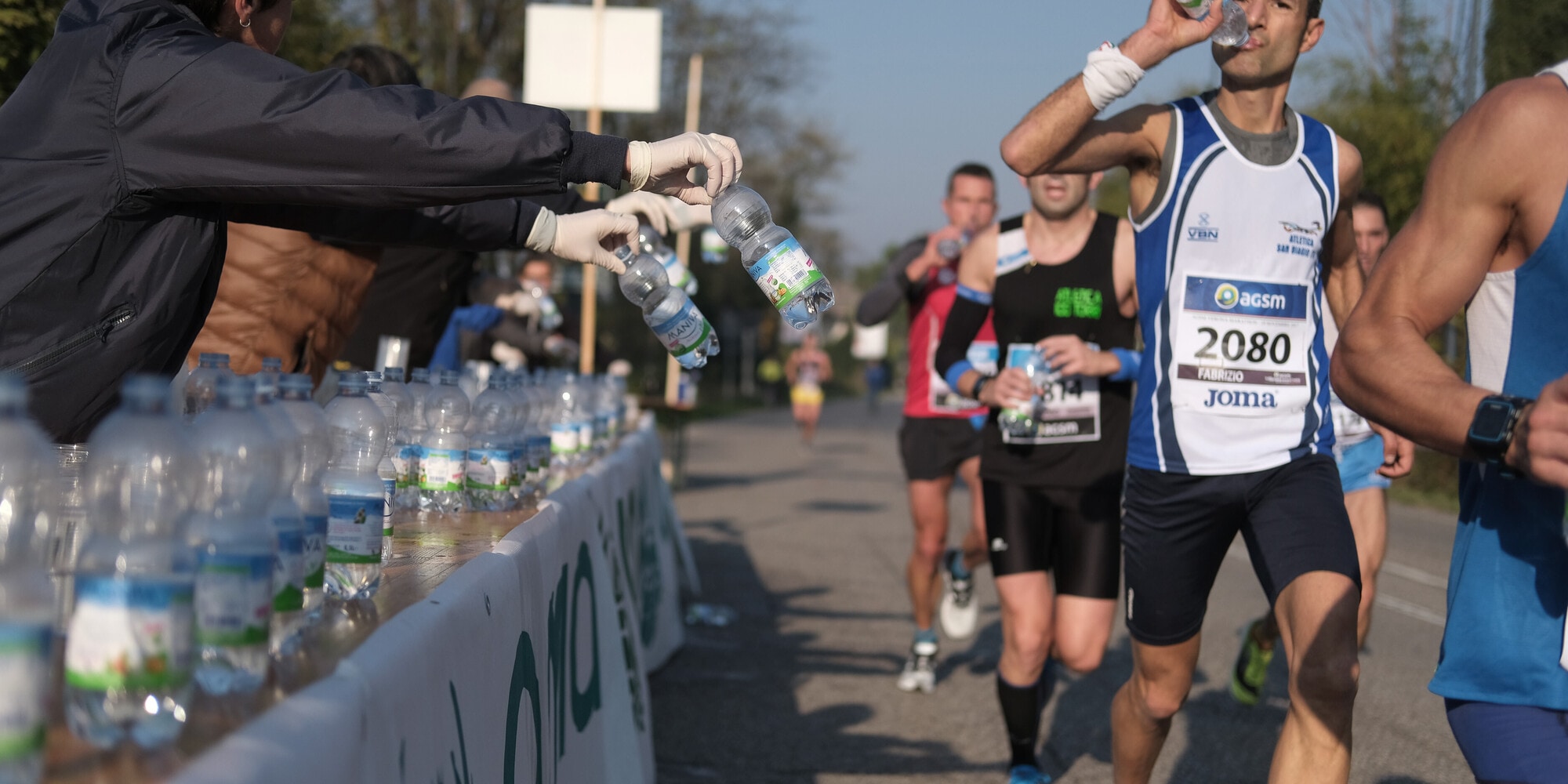 Maratona: cosa e quanto bere prima, durante e dopo