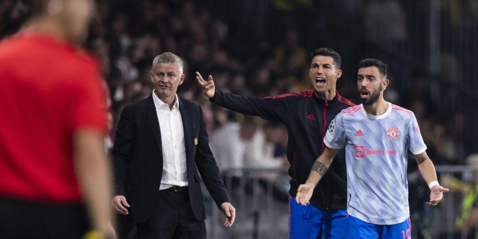 Ferdinand attacca Ronaldo: "Fa l'allenatore? Deve stare seduto"