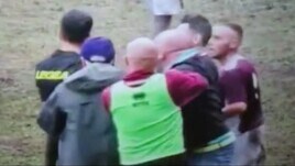 Incredibile in Prima Categoria: l'allenatore prende a pugni l'arbitro davanti a tutti!