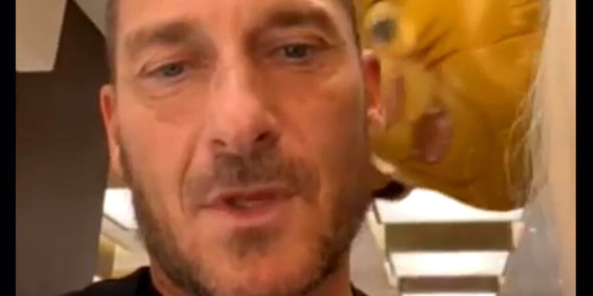 Totti a Parigi videochiama la figlia: “Vai a casa o ti gonfio!”. E Ilary si arrabbia