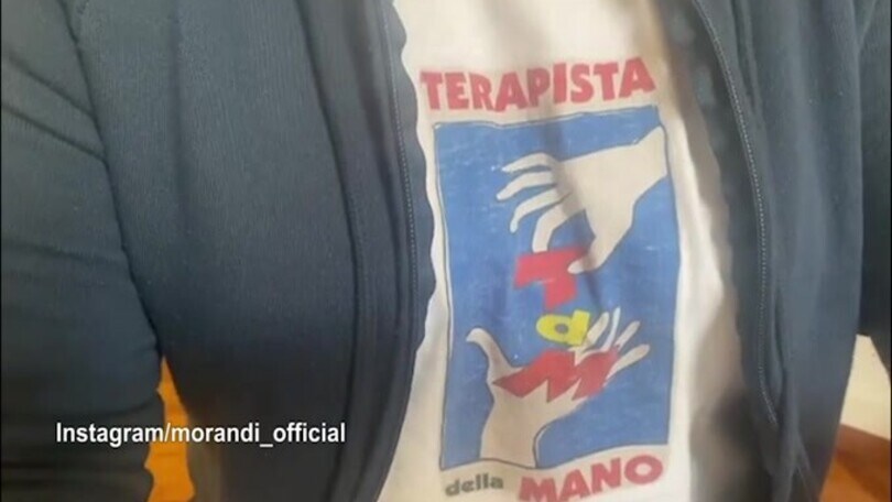 Gianni Morandi mostra la sua fisioterapia