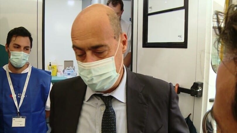 Roma e Regione Lazio per i vaccini. Zingaretti: "Colpito dall'impegno del club"