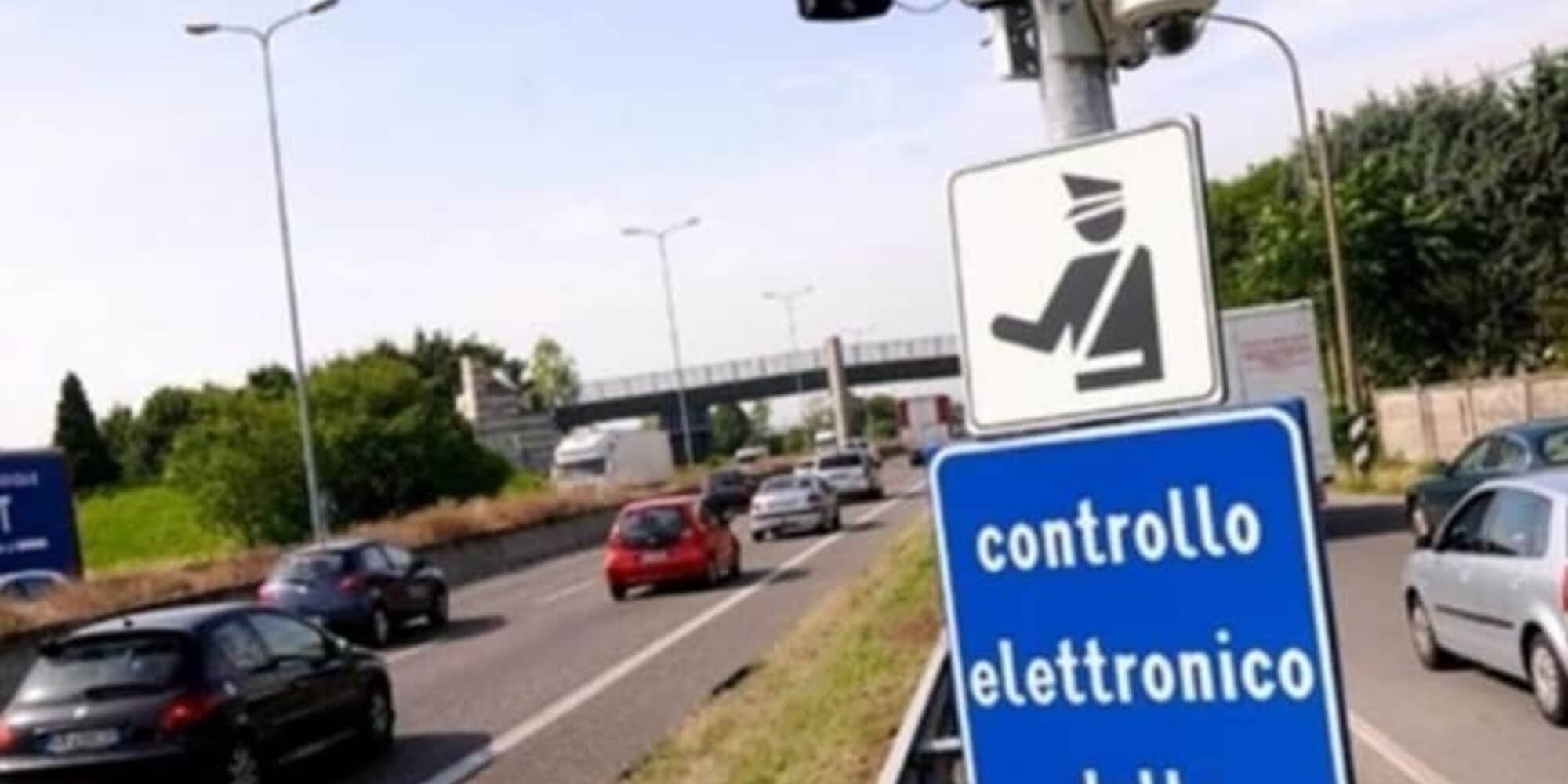 Sfidava gli autovelox con la targa coperta, multa da 6mila euro per lo scooterista