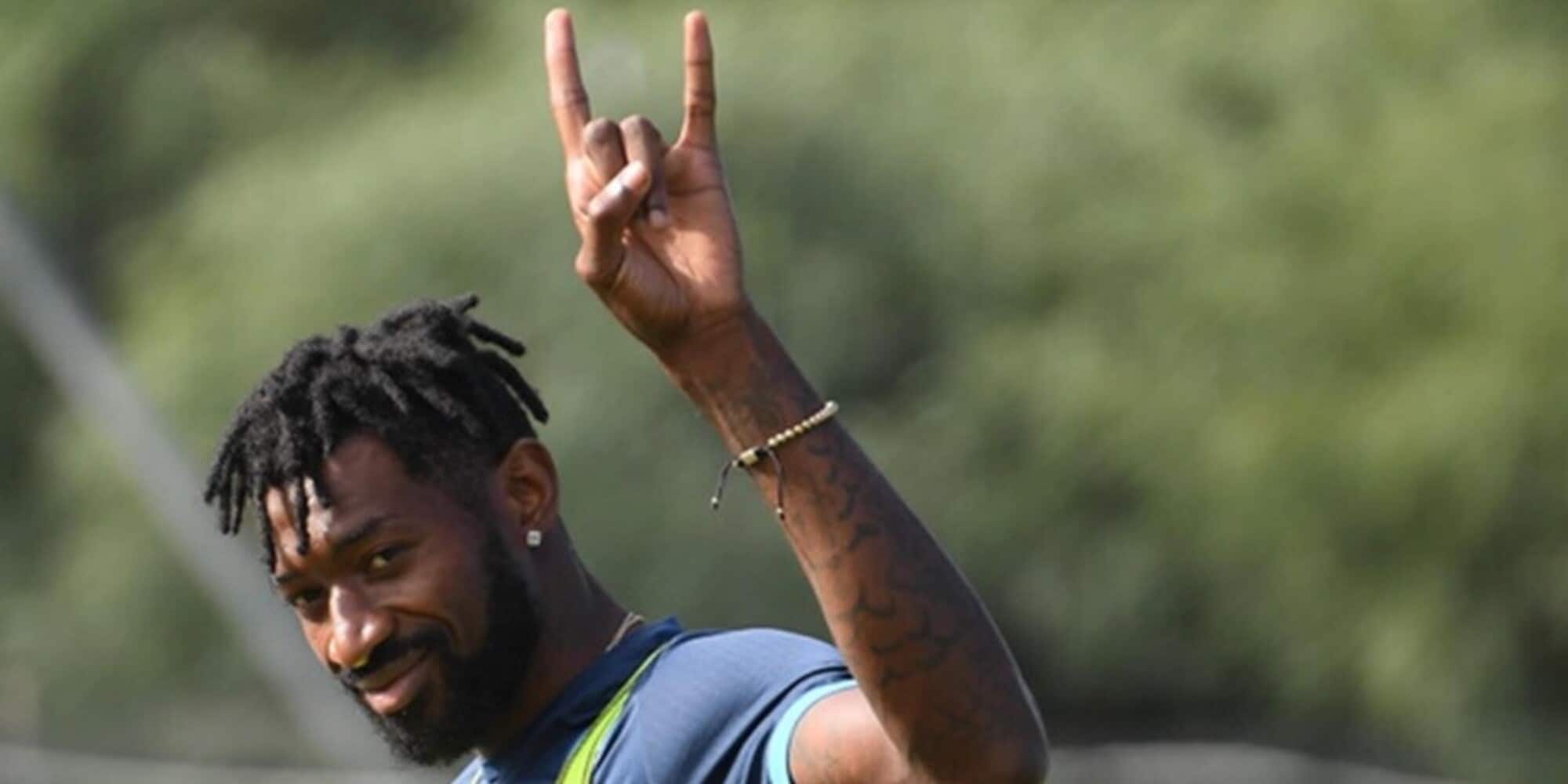 Napoli, Zambo Anguissa e la foto con le corna