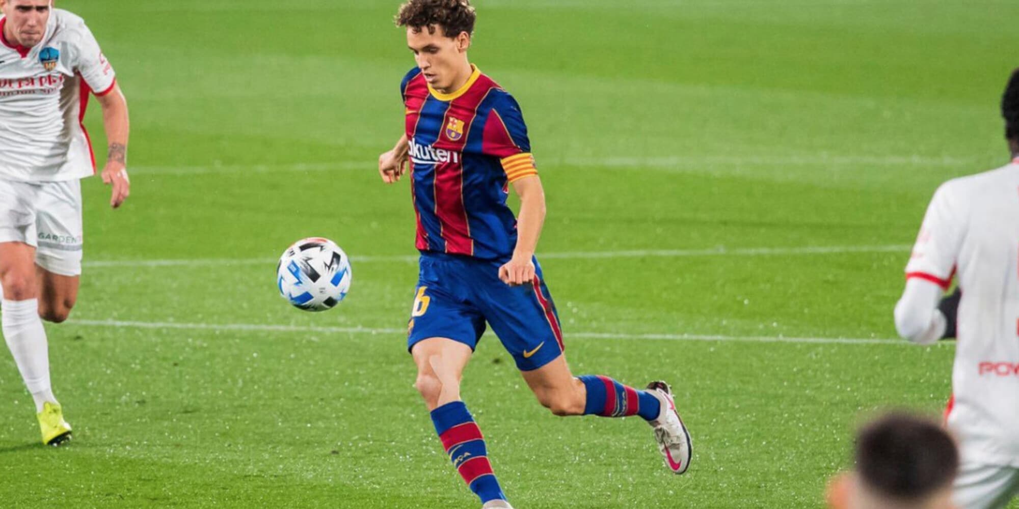 Si chiama Nico e studia Busquets: si allarga la nuova generazione del Barcellona