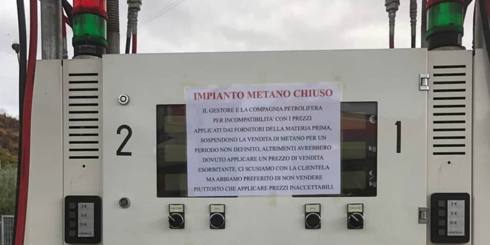 Caro carburanti, una stazione di servizio si ribella: niente metano