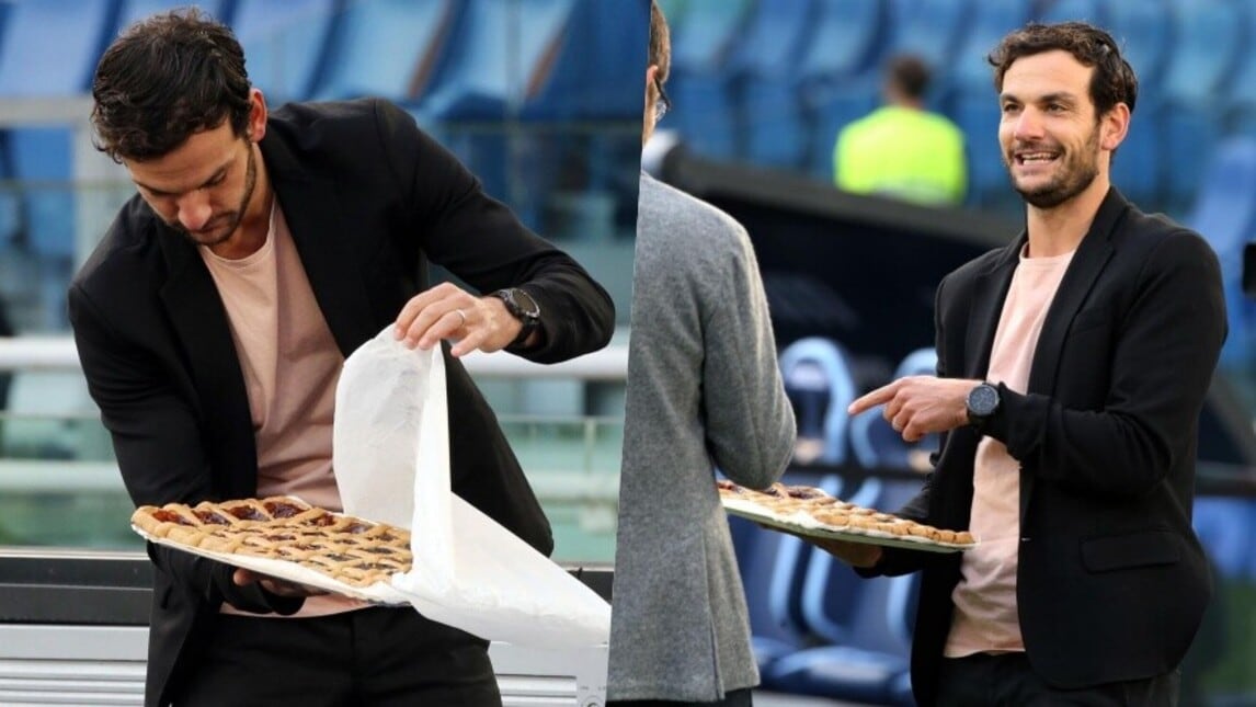 Parolo con la crostata prima di Lazio-Inter: è per Inzaghi