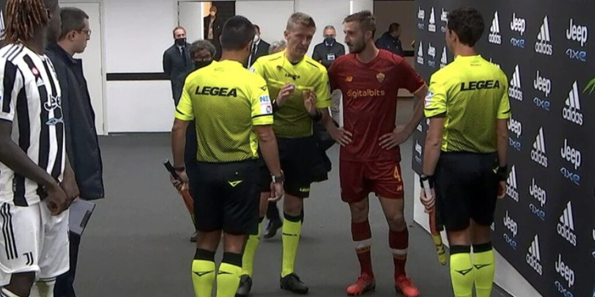 Juve-Roma, la sorprendente spiegazione di Orsato a Cristante nel tunnel