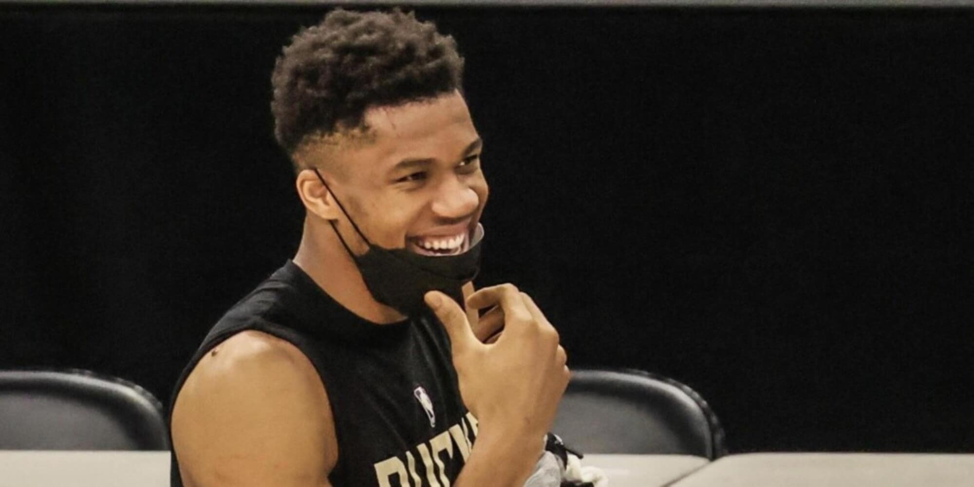 Nba, per i Bucks anelli e vittoria all'esordio. Lakers ko