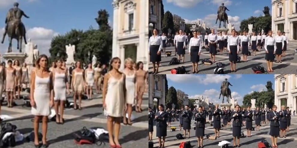 Il flash mob delle ex hostess di Alitalia: si spogliano al Campidoglio