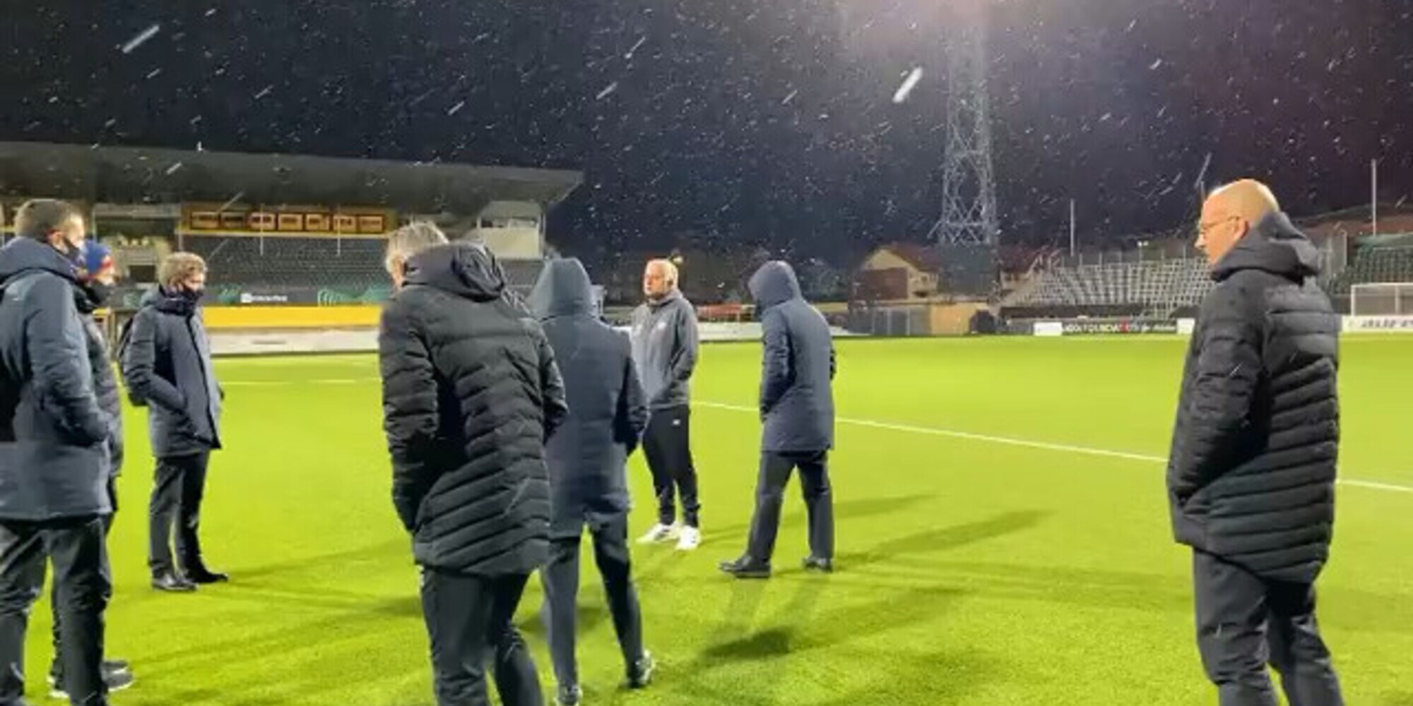 Roma, Mourinho sotto la neve: "Quattrocento tifosi a Bodo, questo è amore"
