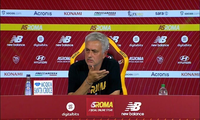 Mourinho: "Se Chiellini si infortuna gioca de Ligt, se Alex Sandro è stanco gioca De Sciglio"