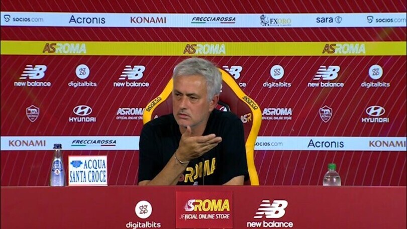 Mourinho: "Se Chiellini si infortuna gioca de Ligt, se Alex Sandro è stanco gioca De Sciglio"