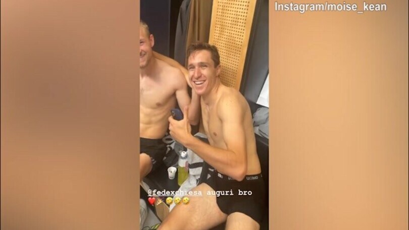 Compleanno Chiesa, Kean: "Quanti ne fai?"