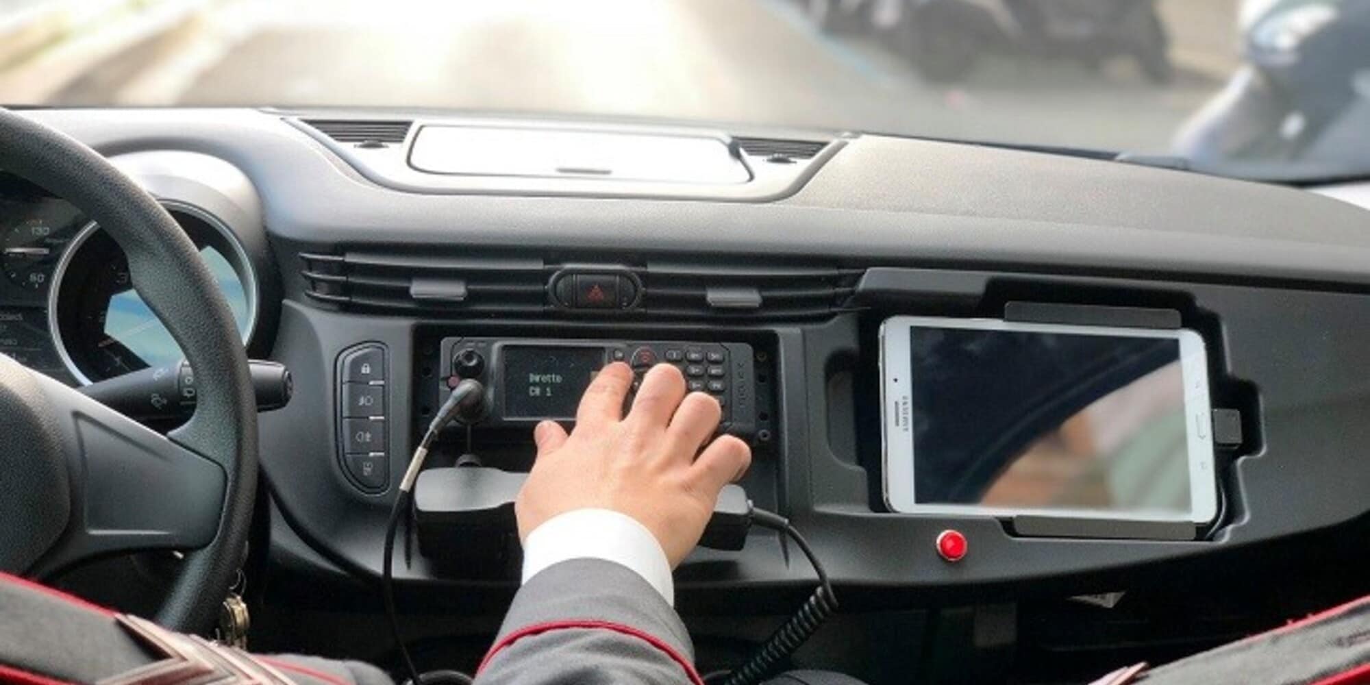 Napoli, non ha la patente ma vuole la moto: picchia il padre e viene arrestato