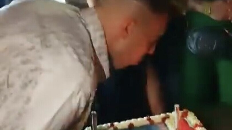 El Shaarawy, super festa a Ponte Milvio per i 29 anni: Mayoral e Ibanez scatenati