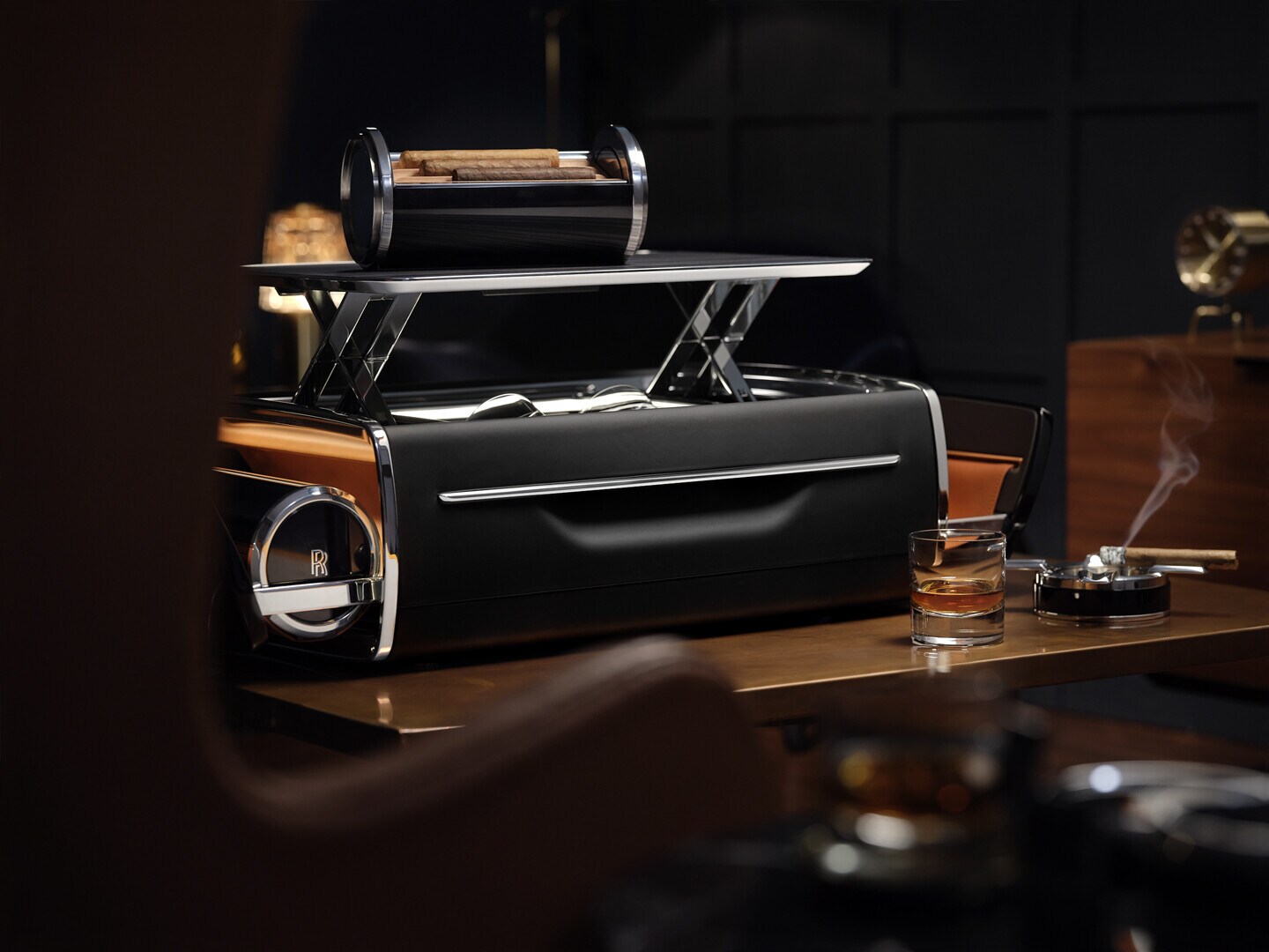 Rolls Royce Cellarette: il porta sigari e whisky di lusso