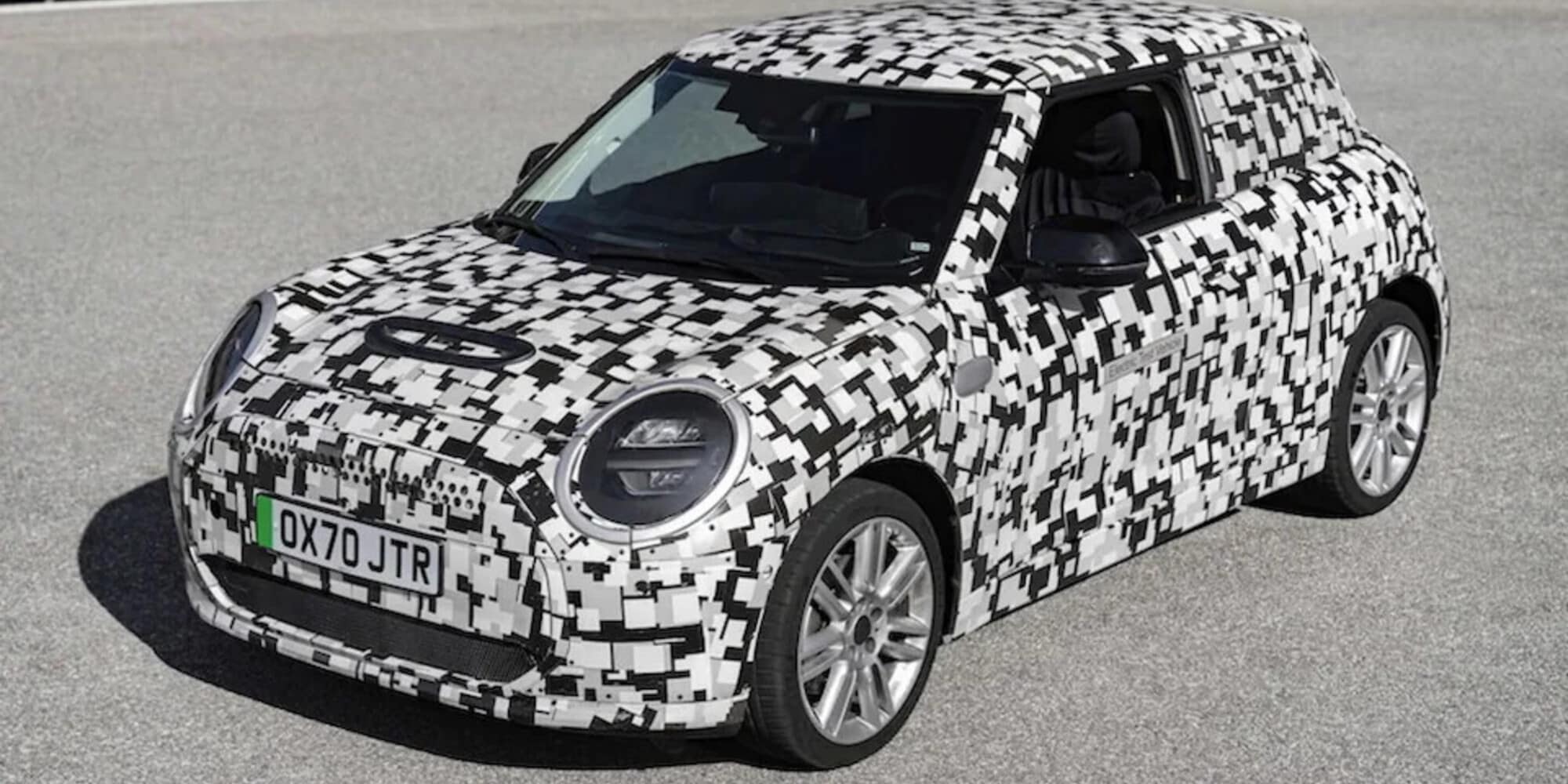 Nuova MINI 2023, prime immagini della futura serie benzina ed EV