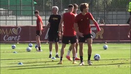 Roma, ok all’inno giallorosso con le squadre in campo