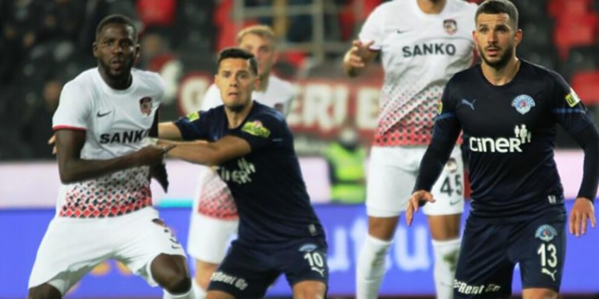 Arbitro dimentica di far giocare il recupero: squadre richiamate in campo