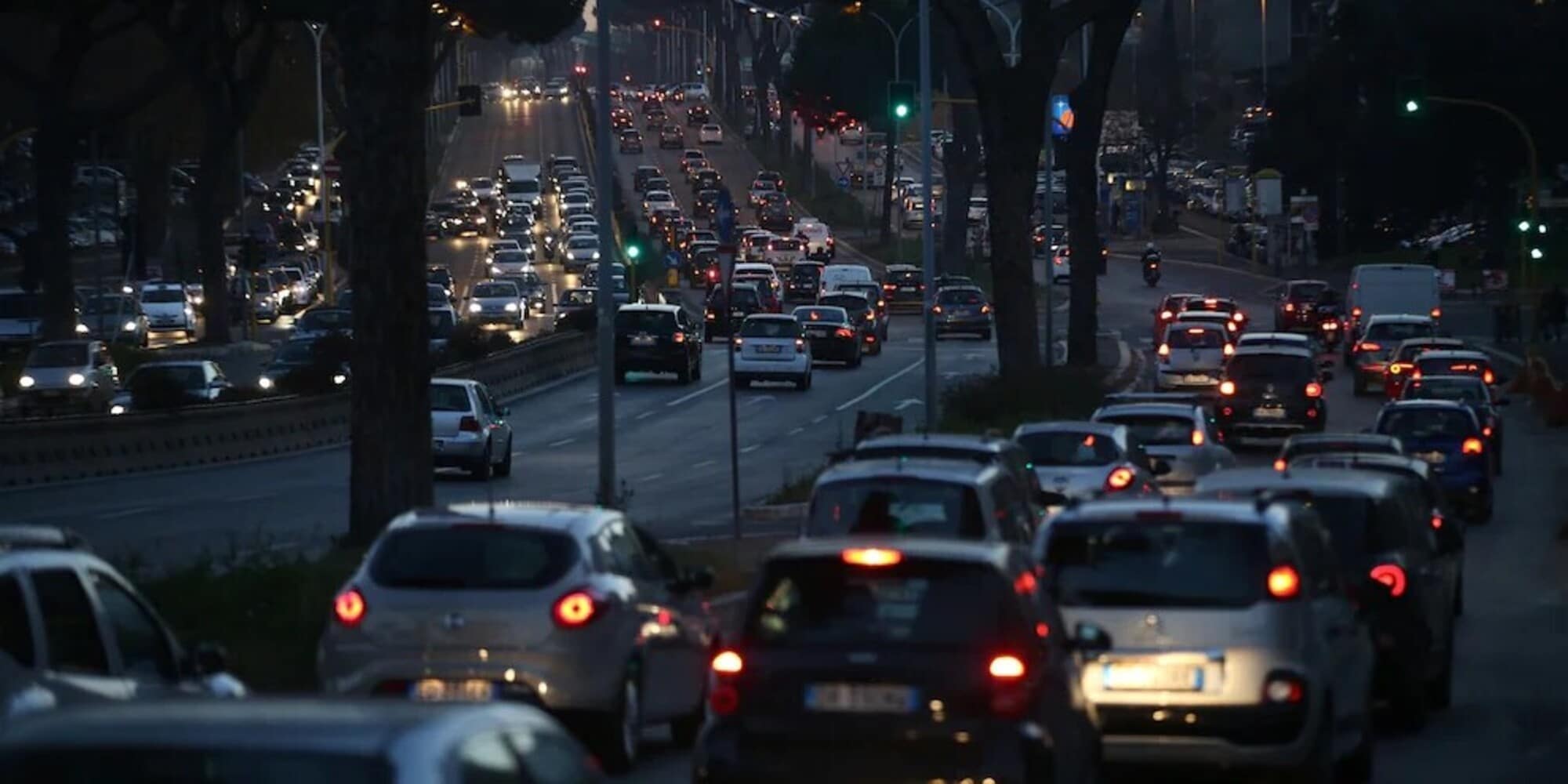 Roma, il traffico peggiora: è allarme tra cantieri stradali, incidenti e pioggia