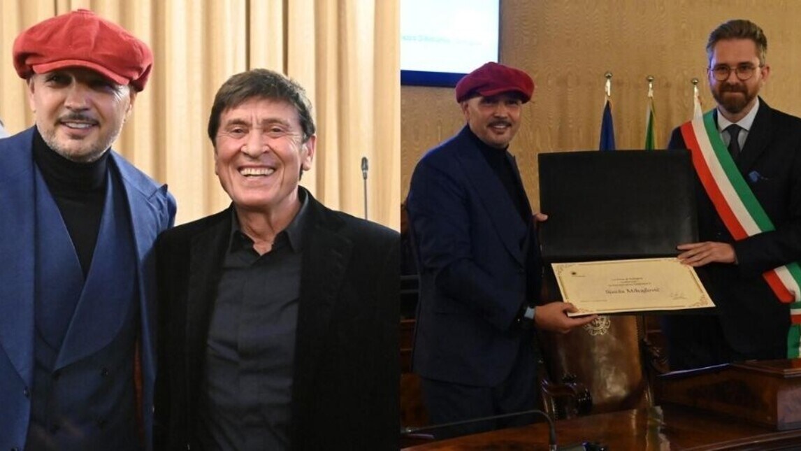 Bologna, Mihajlovic cittadino onorario: l'abbraccio con Gianni Morandi