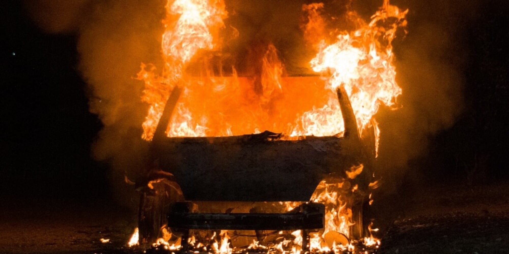 Notte di “fuoco” a Genzano di Roma: sei auto in fiamme