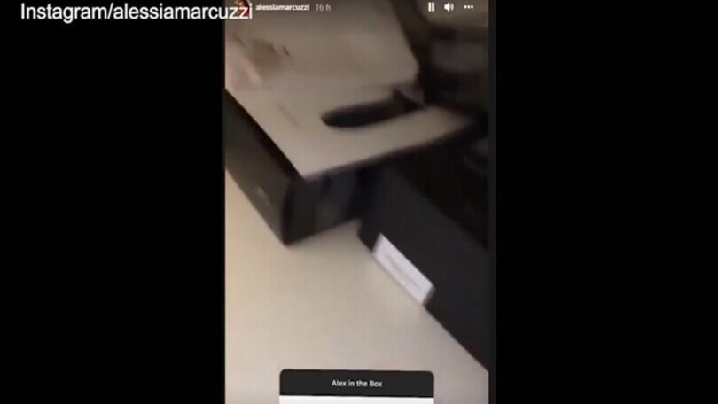 Alessia Marcuzzi e la sorpresa nell'armadio