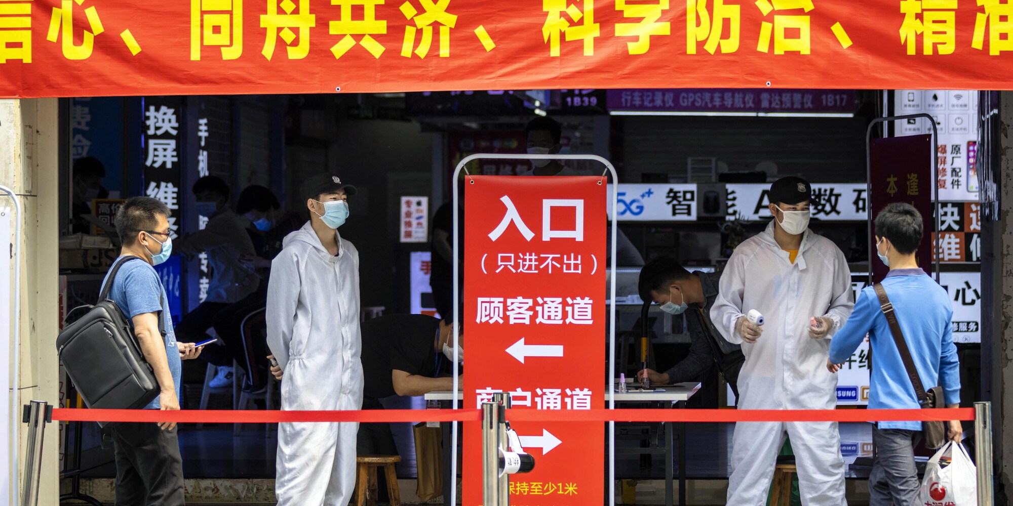 Nuova scoperta sul Covid: "Il primo caso fu un venditore di Wuhan"