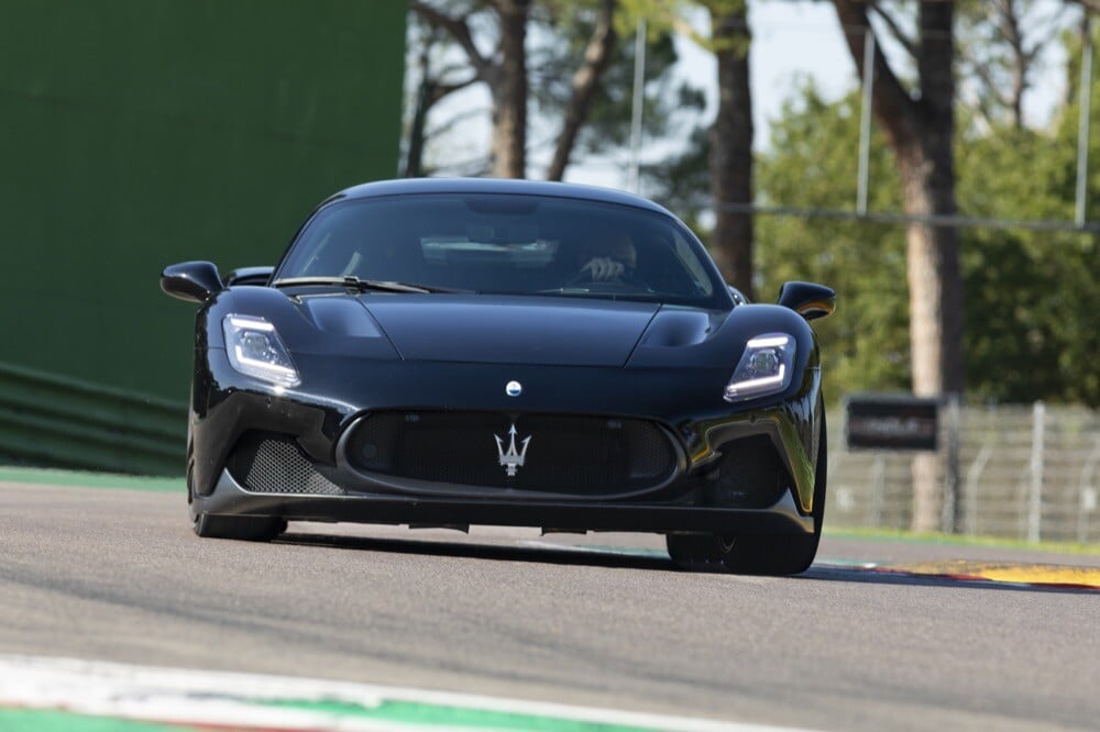 Maserati MC20, la prova in pista a Imola