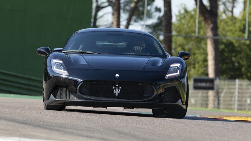 Maserati MC20, la prova in pista a Imola