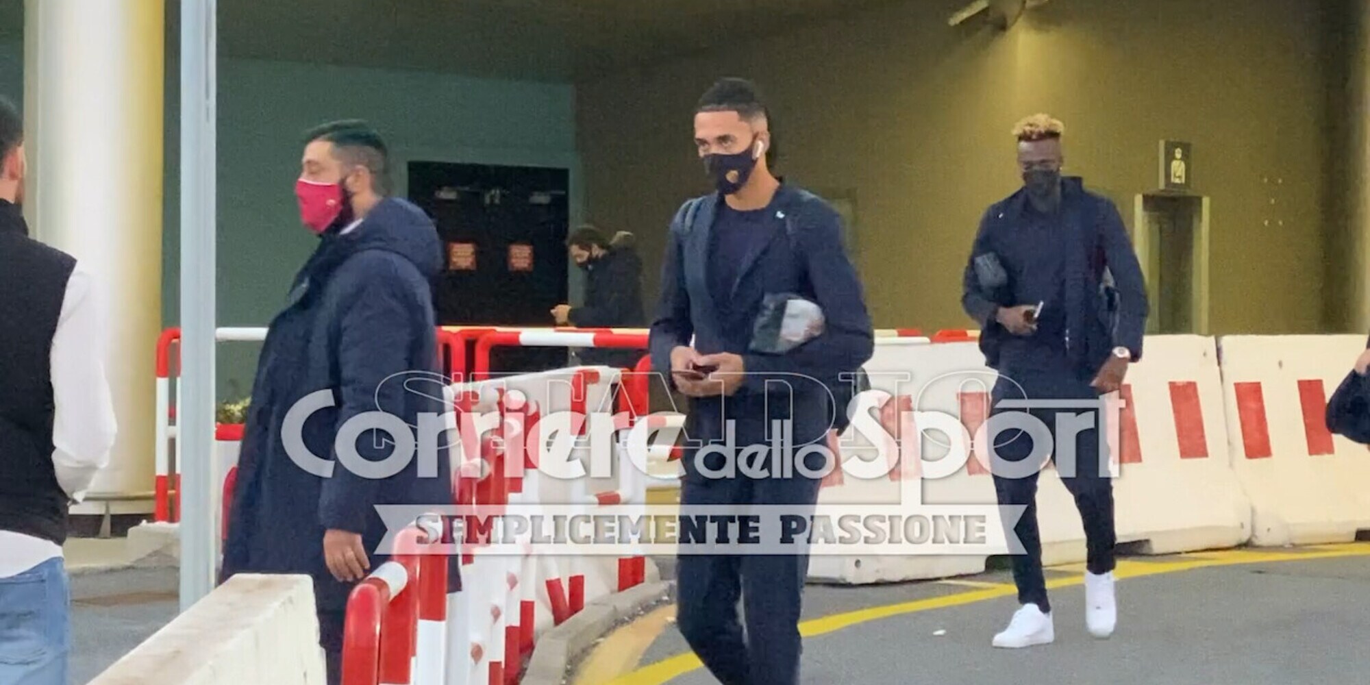 Roma, sorpresa Smalling: convocato per il Genoa. Squadra in partenza
