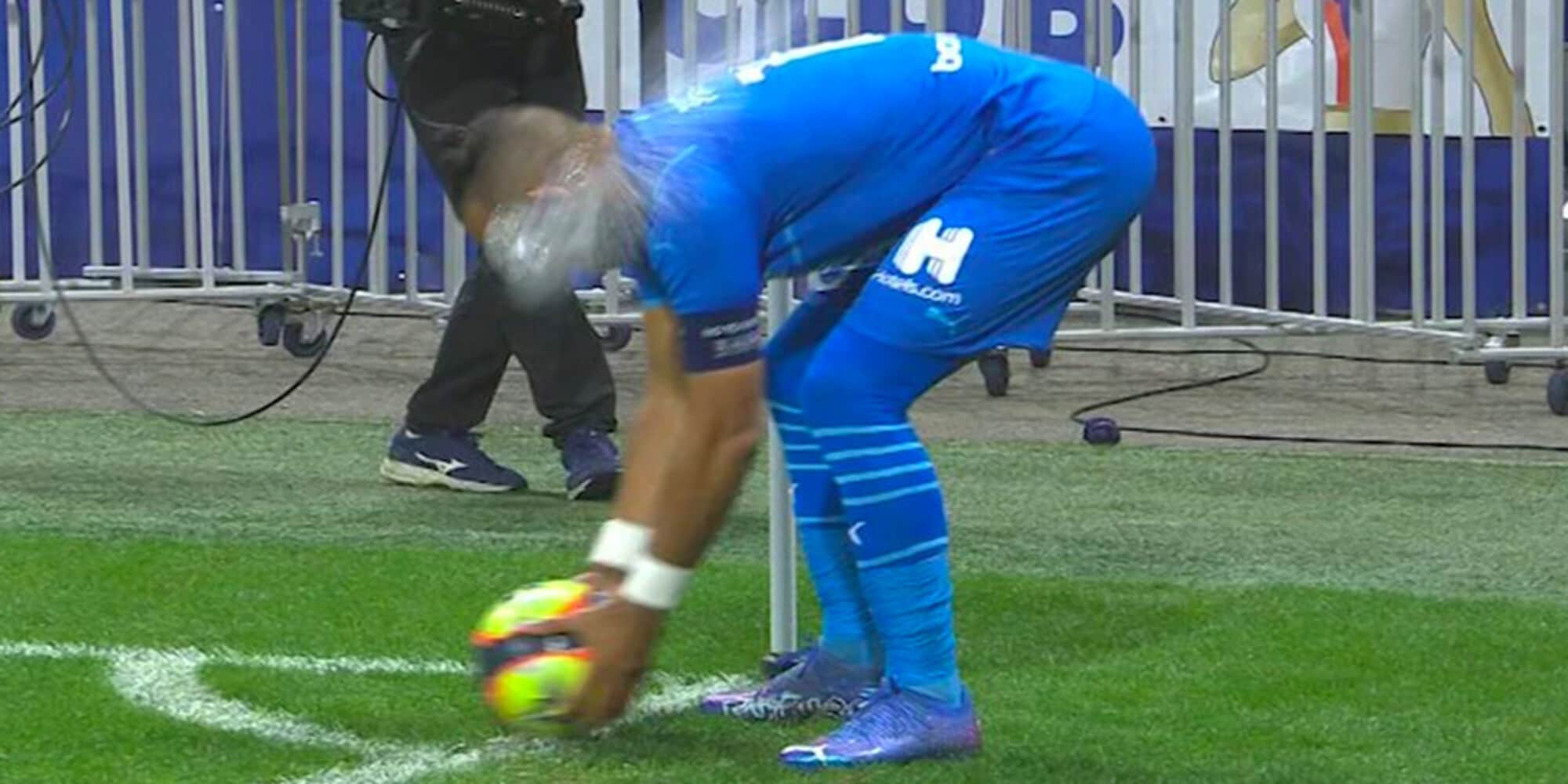 Payet colpito da bottiglia: un turno a porte chiuse per il Lione