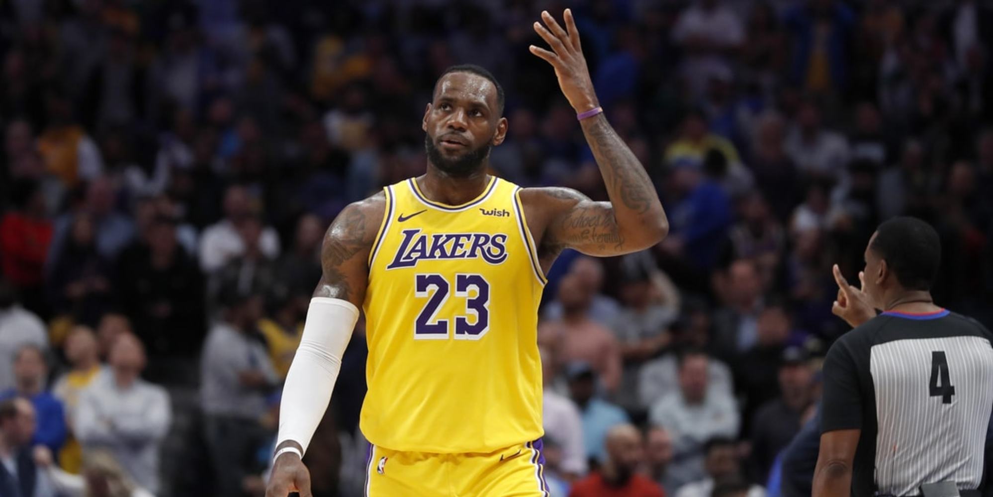Lebron, pericolo scampato: il Re salterà solo una partita. Stewart due