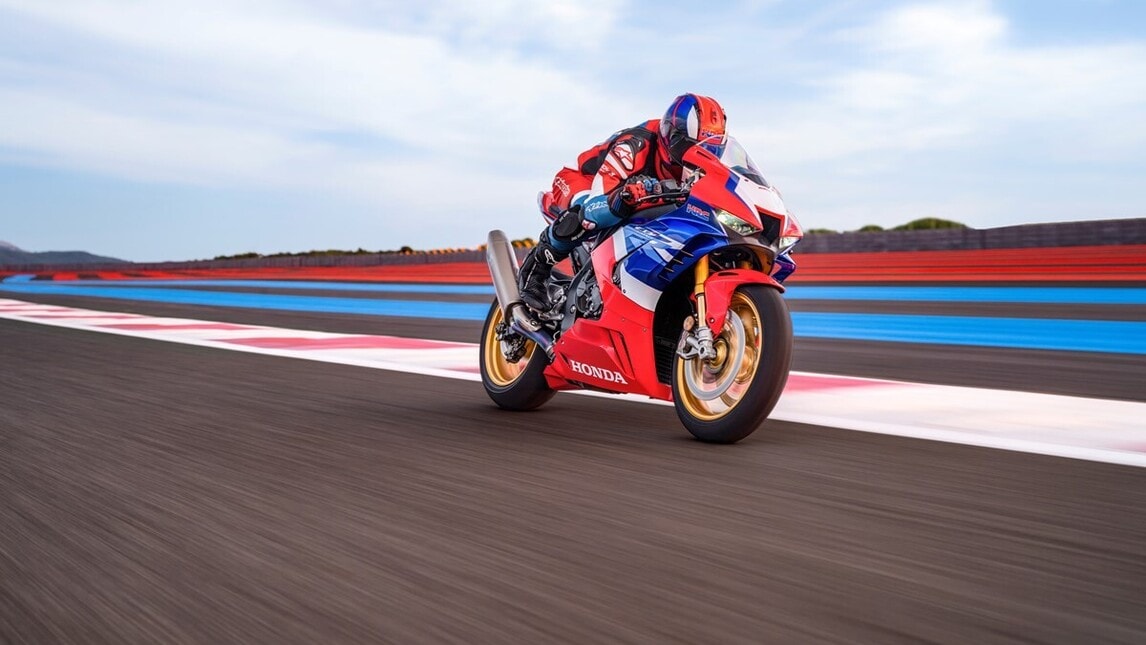 Honda CBR 1000 RR-R 2022: le immagini