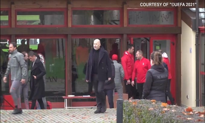 Il Milan si allena, arriva la visita a sorpresa di Gazidis