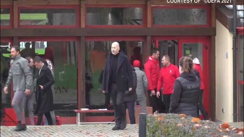 Il Milan si allena, arriva la visita a sorpresa di Gazidis