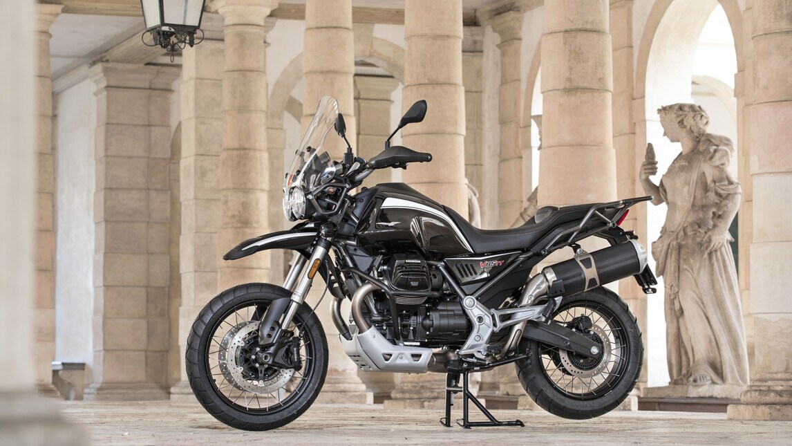 Moto Guzzi V85TT Guardia d'onore: le immagini