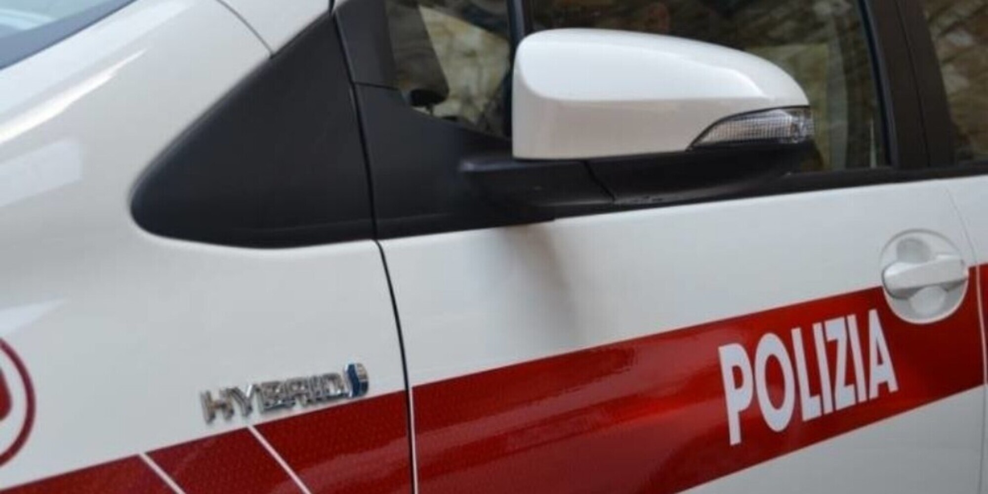 Firenze, entra con l'auto in piazza della Repubblica: ma è senza patente