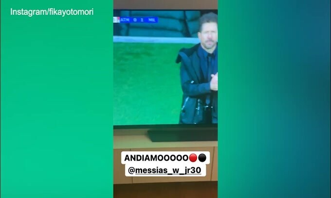 Il Milan sbanca Madrid, Tomori esulta da casa