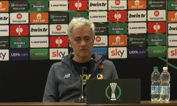 Mourinho: "Tutti devono fare la fase difensiva"