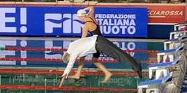 Malagò si tuffa vestito in piscina con Federica Pellegrini!